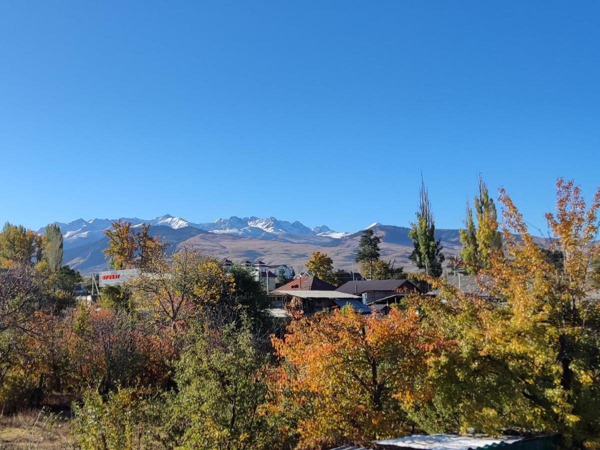 Tuenduek Guest House, Каракол Экстерьер фото