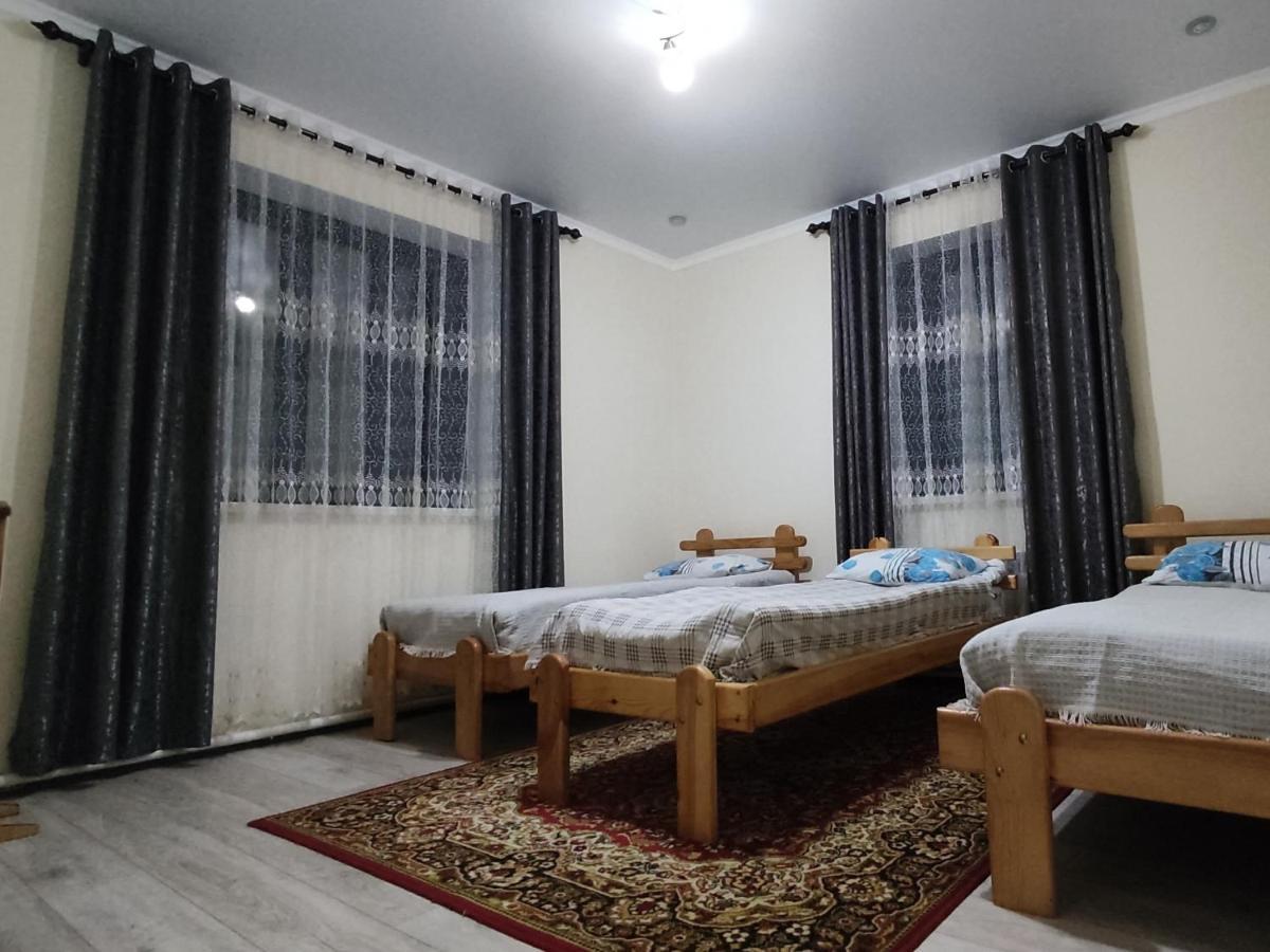 Tuenduek Guest House, Каракол Экстерьер фото
