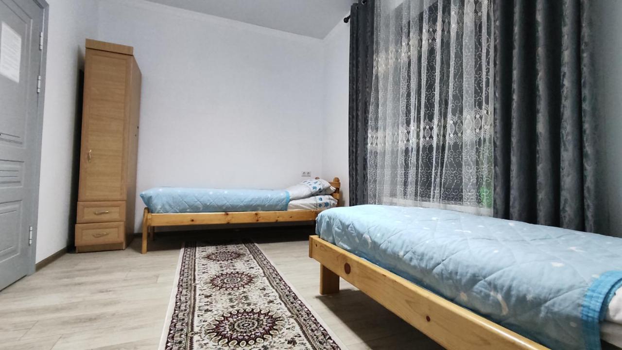 Tuenduek Guest House, Каракол Экстерьер фото