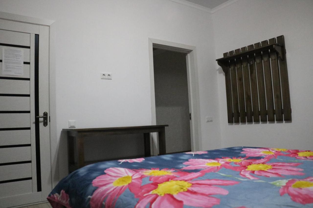 Tuenduek Guest House, Каракол Экстерьер фото