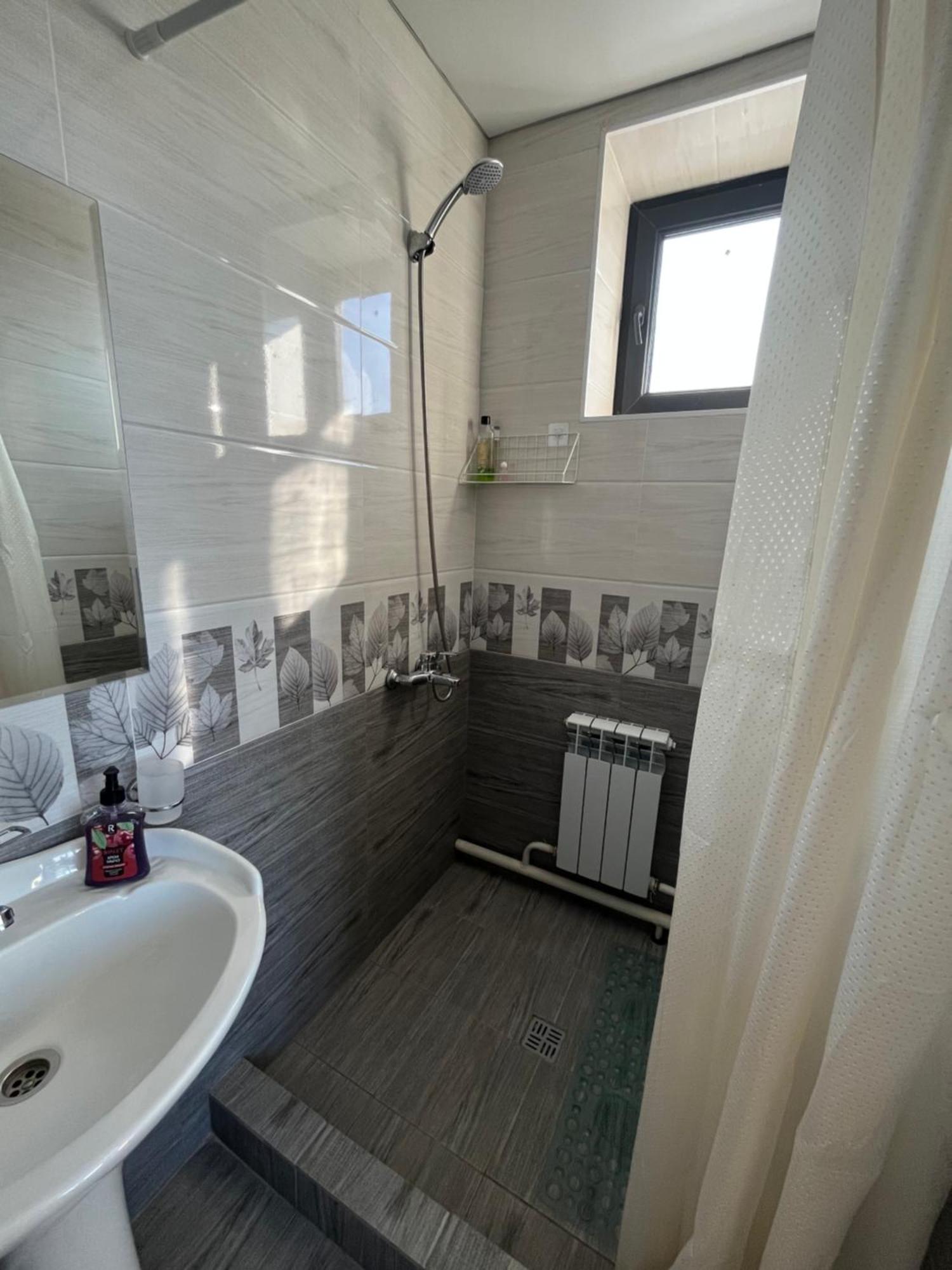 Tuenduek Guest House, Каракол Экстерьер фото