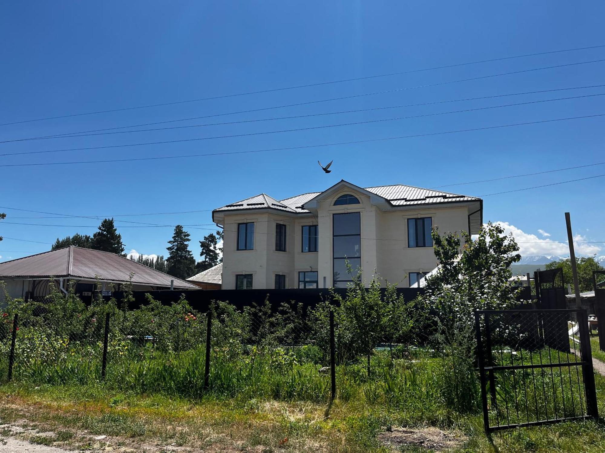 Tuenduek Guest House, Каракол Экстерьер фото